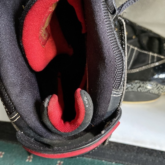 Air Jordan sneakers lightly used black on black red liner sz 10.5 - Picture 7 of 10